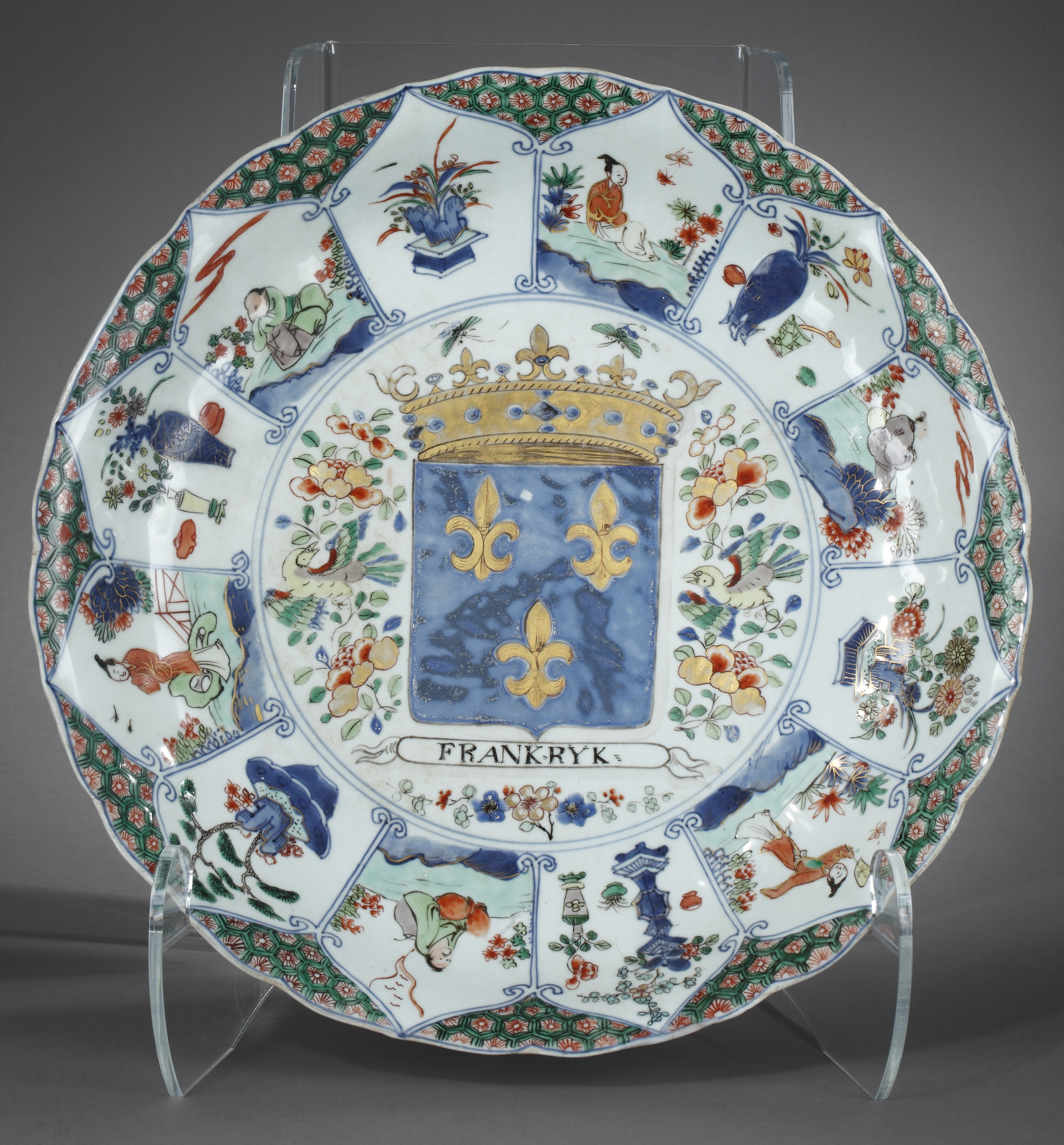 Rare porcelain large dish with French Armorial -Royaume de France-Kangxi period